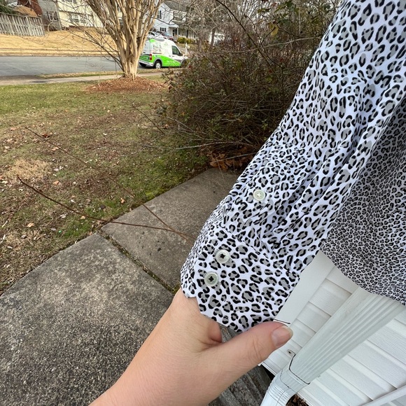 NWT Talbots Fun Gray Black Leopard Wrinkle Resistant Long Sleeve Blouse - Picture 3 of 7